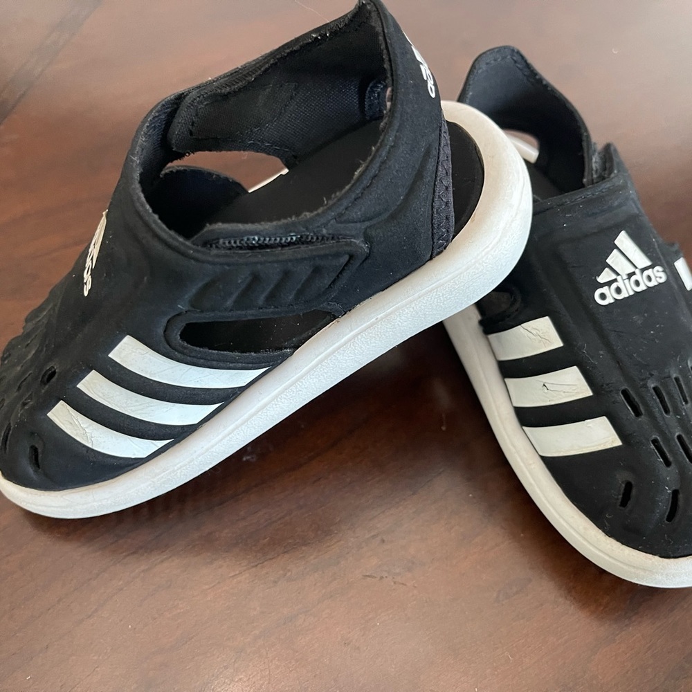Adidas Kids Closed Toe Black & White, Water Sandals Size 7k with Velcro Closure